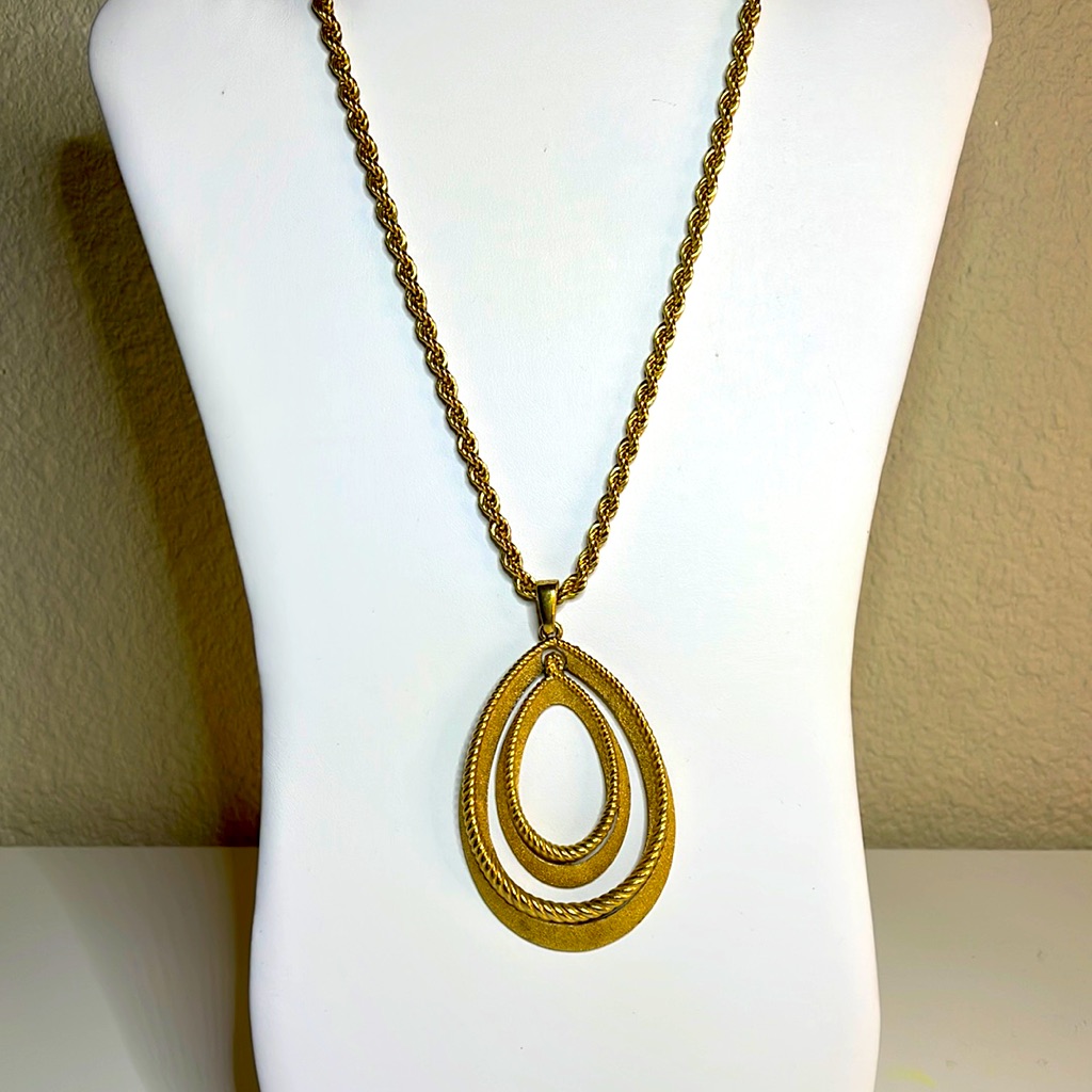 Trifari Vintage 60s Gold Pendant Necklace 17$